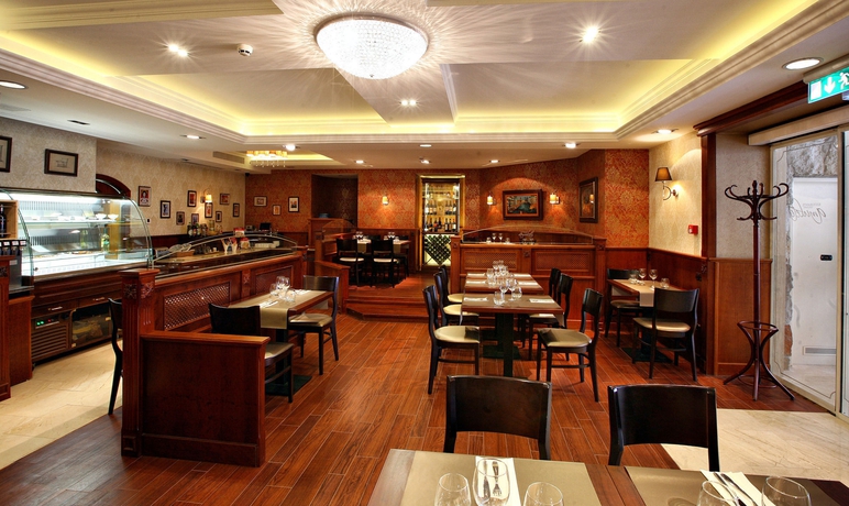 Imagen del bar/restaurante del Gold Hotel and Apartments. Foto 9