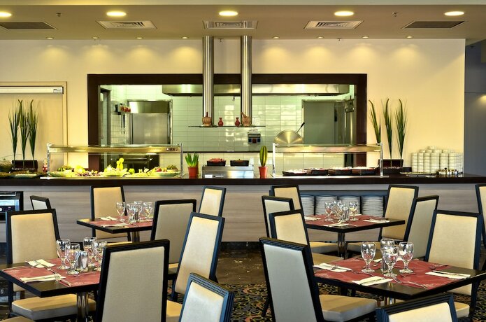 Imagen del bar/restaurante del Golden Crown Old City Hotel. Foto 16