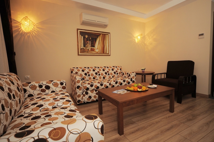 Imagen de los interiores del Golden Lake Hotel. Foto 18