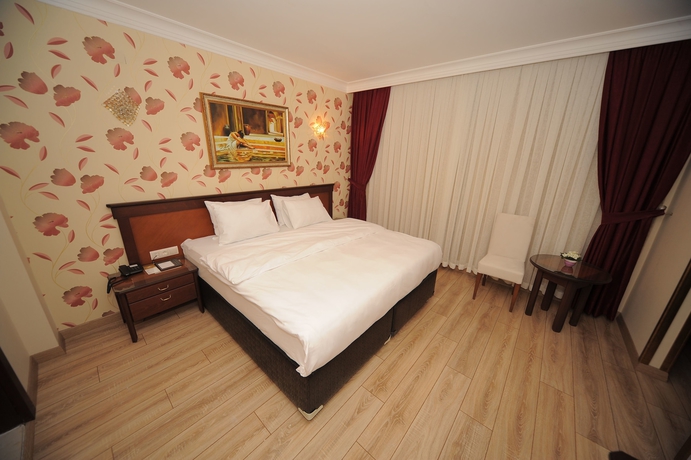 Imagen de los interiores del Golden Lake Hotel. Foto 19
