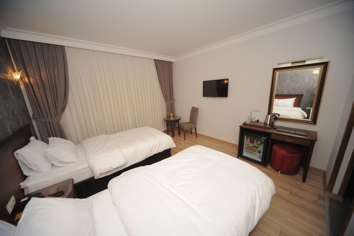 Imagen de la habitación del Golden Lake Hotel. Foto 7