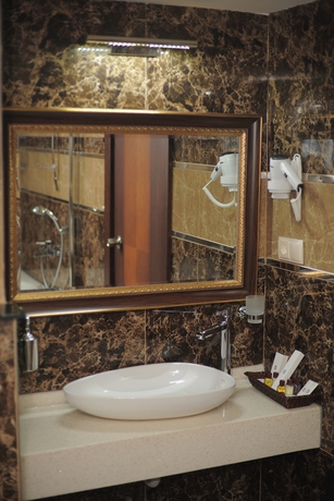 Imagen de la habitación del Golden Lake Hotel. Foto 10