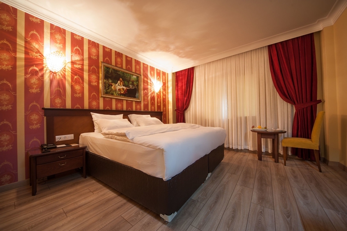 Imagen de la habitación del Golden Lake Hotel. Foto 12