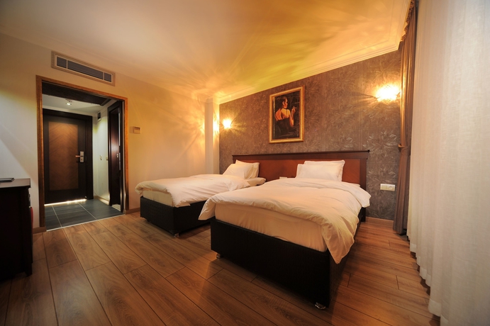 Imagen de la habitación del Golden Lake Hotel. Foto 13