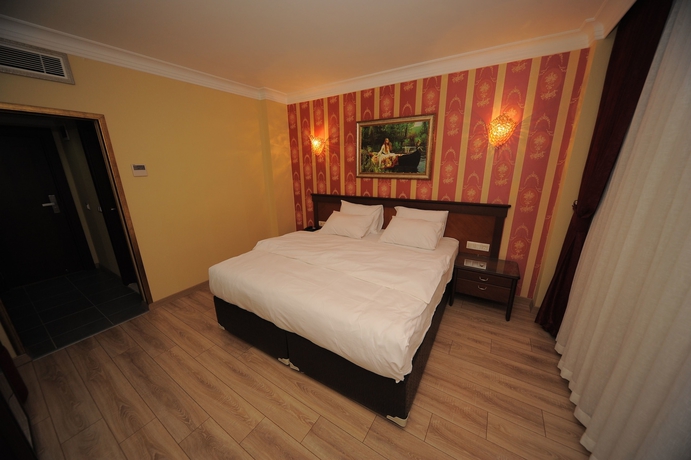 Imagen de la habitación del Golden Lake Hotel. Foto 14