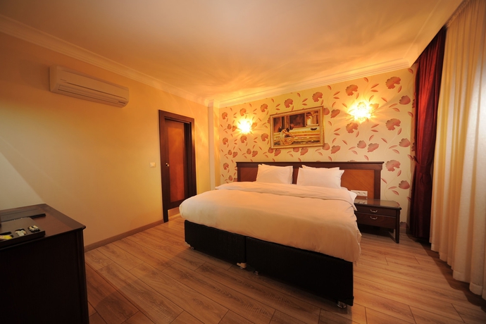 Imagen de la habitación del Golden Lake Hotel. Foto 15