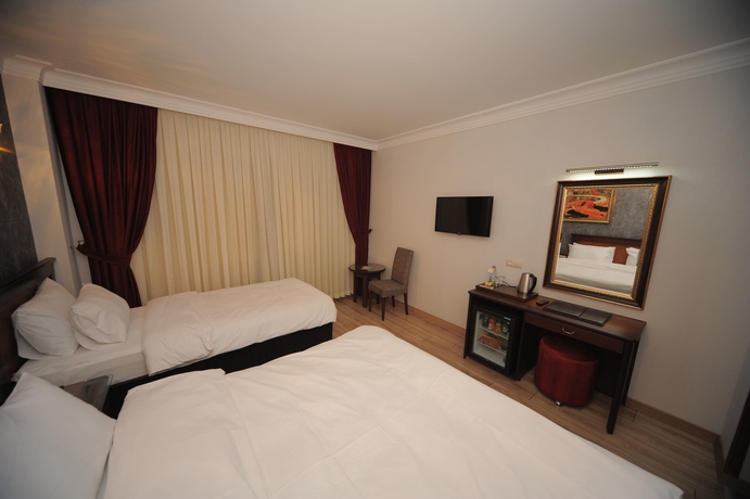 Imagen de la habitación del Golden Lake Hotel. Foto 16