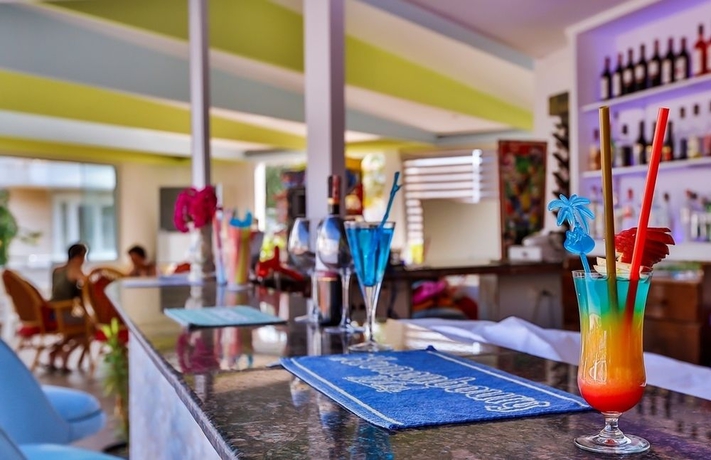 Imagen de la piscina del Golden Life Blue Green Residence. Foto 6