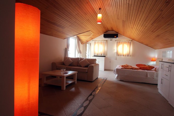 Imagen de la habitación del Golden Life Heights Deluxe Suite Hotel - Adults Only. Foto 2