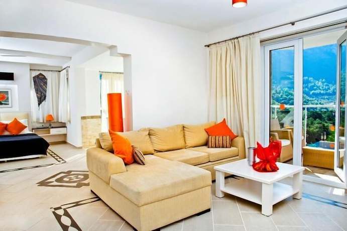 Imagen de la habitación del Golden Life Heights Deluxe Suite Hotel - Adults Only. Foto 9