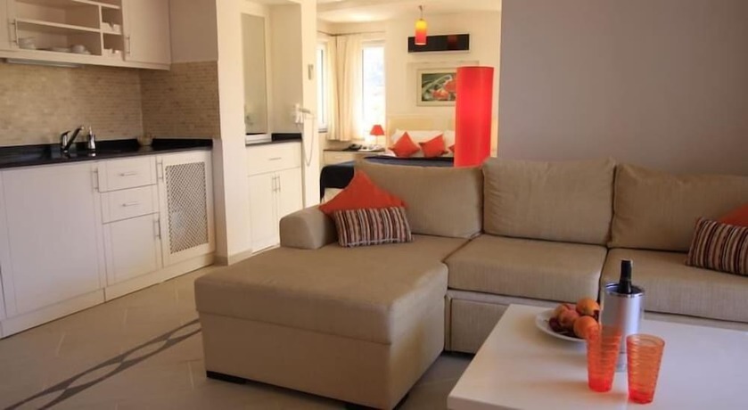 Imagen de la habitación del Golden Life Heights Deluxe Suite Hotel - Adults Only. Foto 19