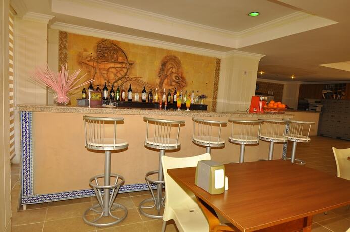 Imagen del bar/restaurante del Golden Star Otel. Foto 9