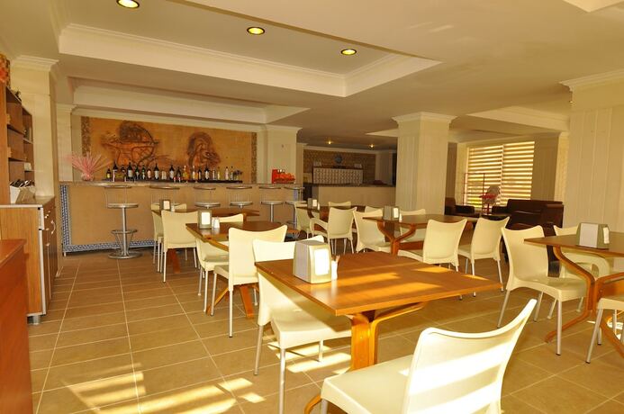 Imagen del bar/restaurante del Golden Star Otel. Foto 13