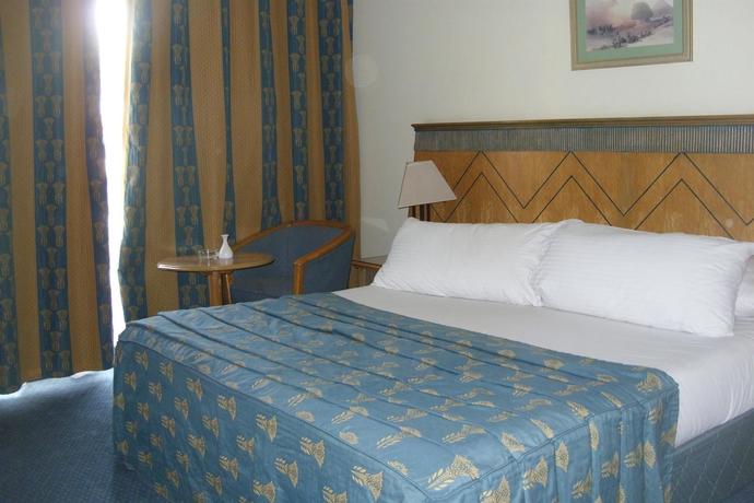 Imagen de la habitación del Golden Tulip Narmer Pyramids. Foto 8