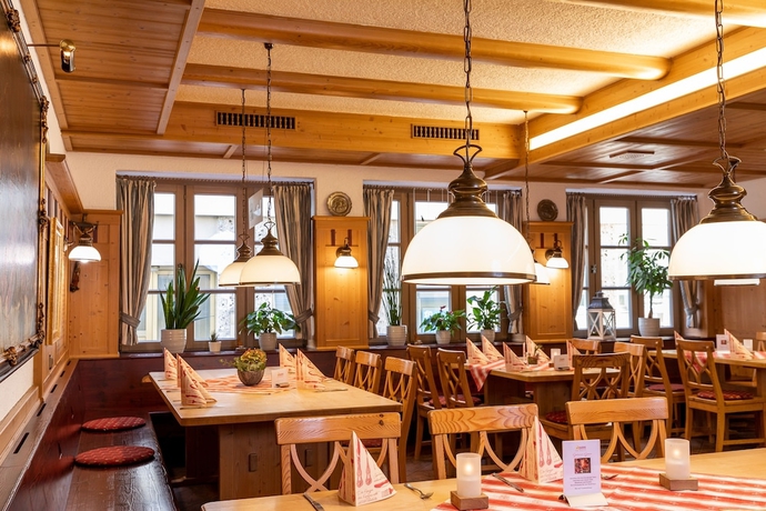Imagen del bar/restaurante del Goldener Hirsch Donauw&ouml;rth. Foto 9