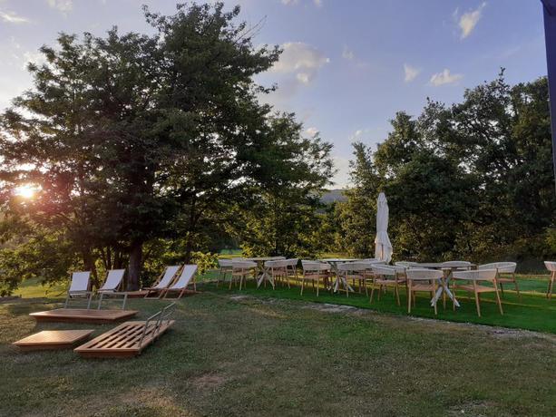 Imagen de los exteriores del Golf Resort de Digne by Adonis. Foto 10