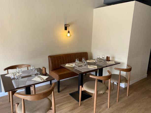 Imagen del bar/restaurante del Golf Resort de Digne by Adonis. Foto 3