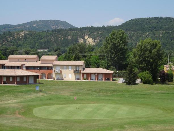 Imagen de los exteriores del Golf Resort de Digne by Adonis. Foto 13