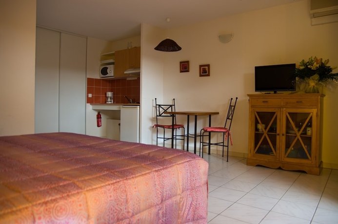 Imagen de la habitación del Golf and R&eacute;sidence de N&icirc;mes Vacquerolles. Foto 12