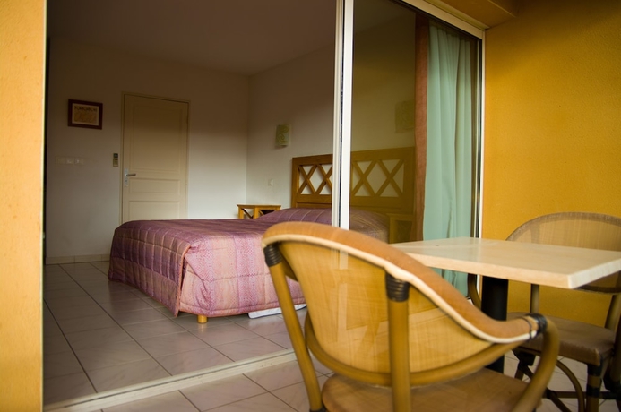 Imagen de la habitación del Golf and R&eacute;sidence de N&icirc;mes Vacquerolles. Foto 13