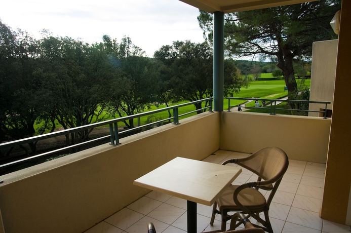 Imagen de la habitación del Golf and R&eacute;sidence de N&icirc;mes Vacquerolles. Foto 14