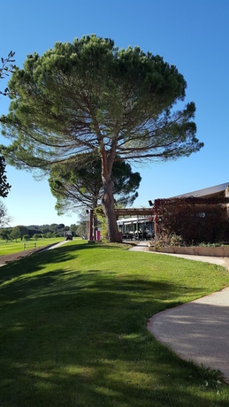 Imagen del bar/restaurante del Golf and R&eacute;sidence de N&icirc;mes Vacquerolles. Foto 8