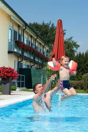 Imagen de la piscina del Golfhotel Gutshof Penning. Foto 20