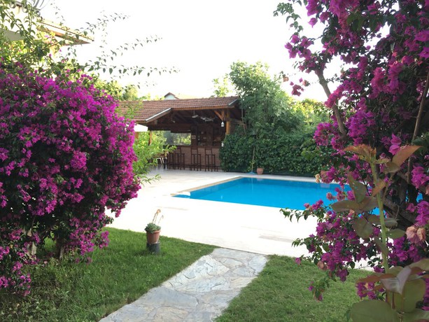 Imagen de la piscina del Gorkem Apart Hotel. Foto 16