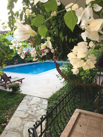 Imagen de la piscina del Gorkem Apart Hotel. Foto 18
