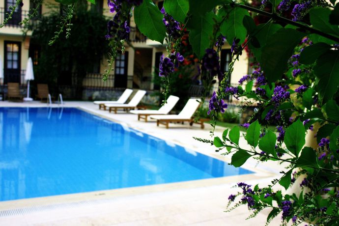 Imagen de la piscina del Gorkem Apart Hotel. Foto 19