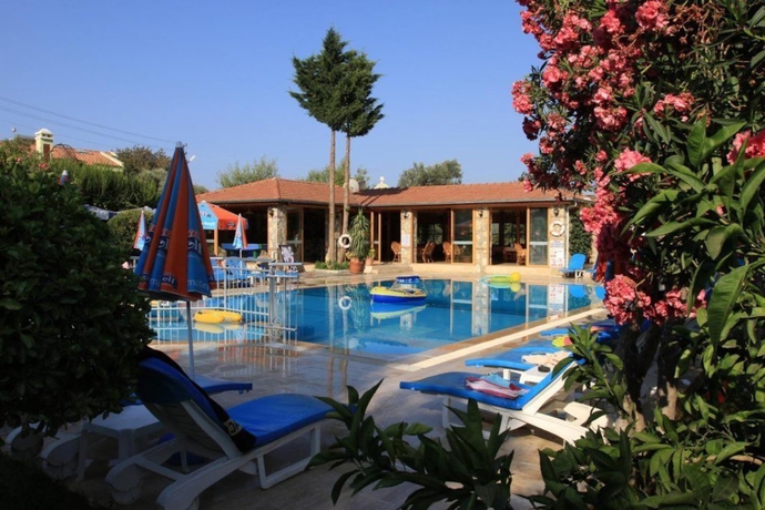 Imagen de la piscina del Gorkem Hotel and Apartments. Foto 12