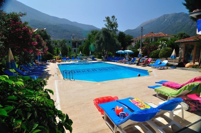 Imagen de la piscina del Gorkem Hotel and Apartments. Foto 14
