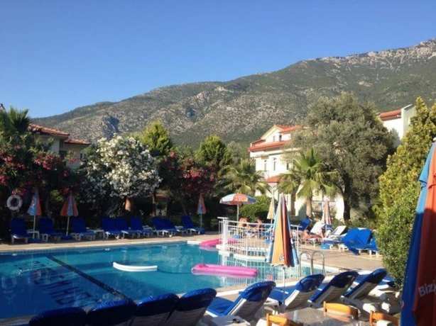 Imagen de la piscina del Gorkem Hotel and Apartments. Foto 15