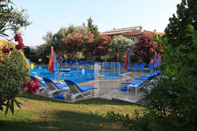 Imagen de la piscina del Gorkem Hotel and Apartments. Foto 16