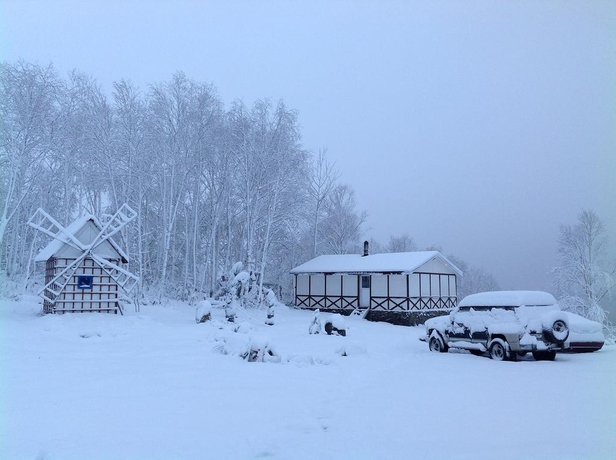 Imagen general del Gostevye Domiki Derevenka. Foto 12