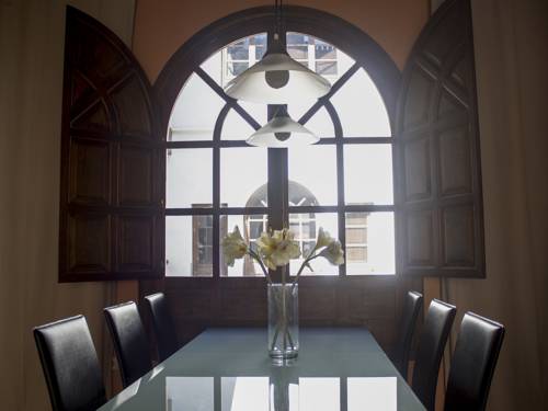 Imagen de los interiores del Granada Suites. Foto 10