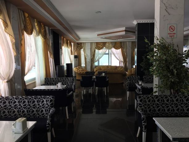 Imagen del bar/restaurante del Grand Calypso Hotel. Foto 5