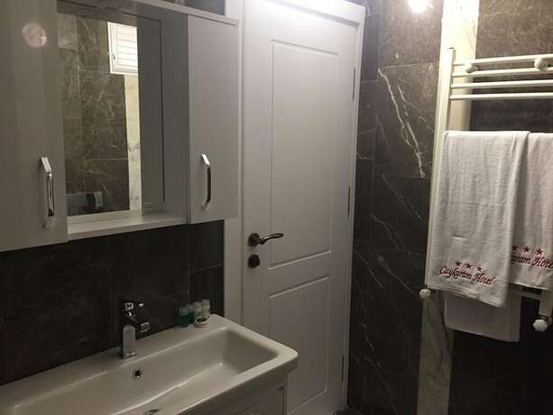 Imagen de la habitación del Grand &Ccedil;aykaram Hotel. Foto 12
