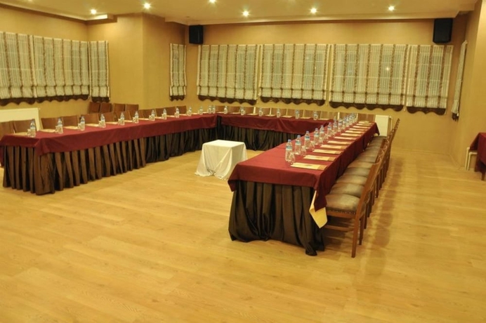 Imagen de los interiores del Grand Cinar Hotel. Foto 19