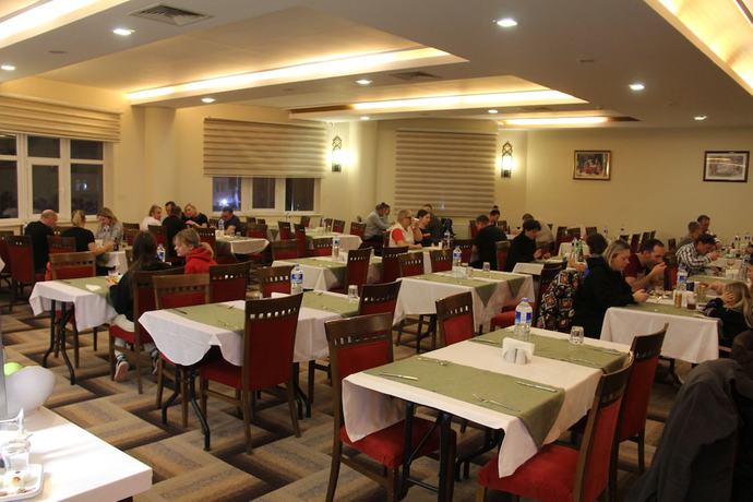 Imagen del bar/restaurante del Grand Eras Hotel. Foto 4