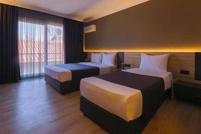 Imagen de la habitación del Grand Faik Hotel &Ccedil;eşme. Foto 2
