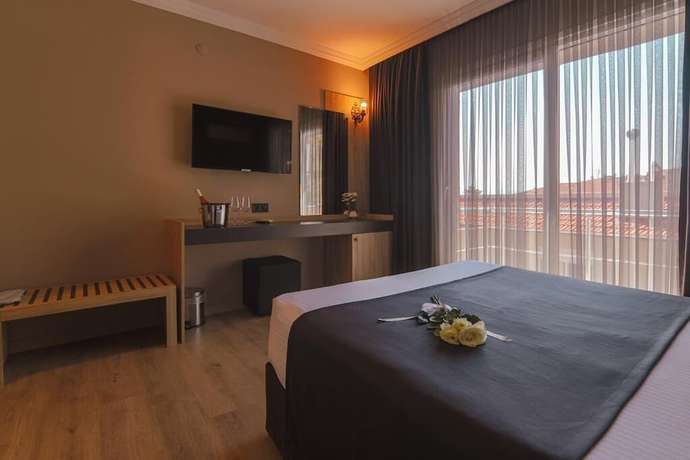 Imagen de la habitación del Grand Faik Hotel &Ccedil;eşme. Foto 3