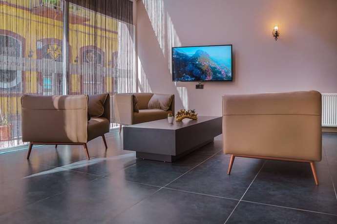 Imagen de la habitación del Grand Faik Hotel &Ccedil;eşme. Foto 5