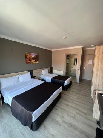 Imagen de la habitación del Grand Faik Hotel &Ccedil;eşme. Foto 6
