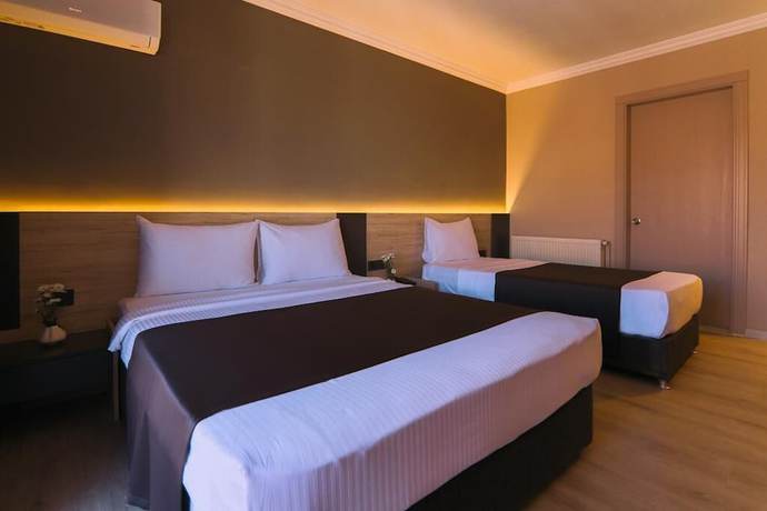 Imagen de la habitación del Grand Faik Hotel &Ccedil;eşme. Foto 7