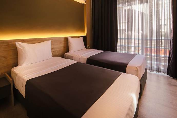 Imagen de la habitación del Grand Faik Hotel &Ccedil;eşme. Foto 8