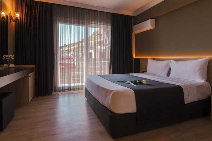 Imagen de la habitación del Grand Faik Hotel &Ccedil;eşme. Foto 10