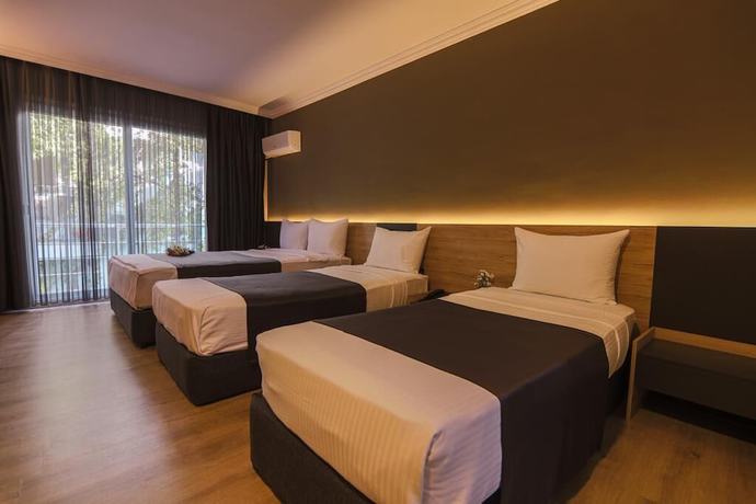 Imagen de la habitación del Grand Faik Hotel &Ccedil;eşme. Foto 13