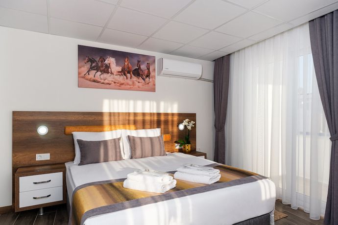 Imagen de la habitación del Grand Gulluk Hotel And Spa. Foto 4