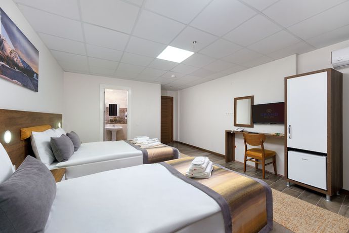 Imagen de la habitación del Grand Gulluk Hotel And Spa. Foto 16